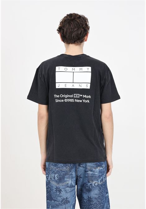 Men's Black Reg Essential Cb Flag Tee T-Shirt TOMMY JEANS | DM0DM18592BDSBDS